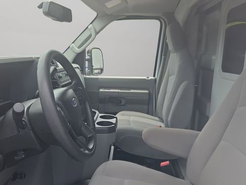 Used 2024 Ford E-450 and Econoline 450 Super Duty w/ Power Windows & Locks Group RWD image 9