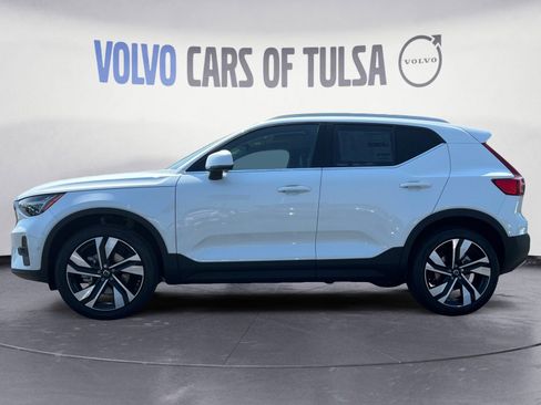 Used 2025 Volvo XC40 B5 Plus w/ Protection Package Premier image 2
