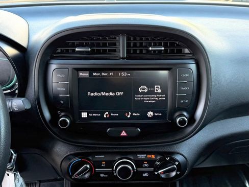 Used 2023 Kia Soul LX w/ LX Technology Package image 23