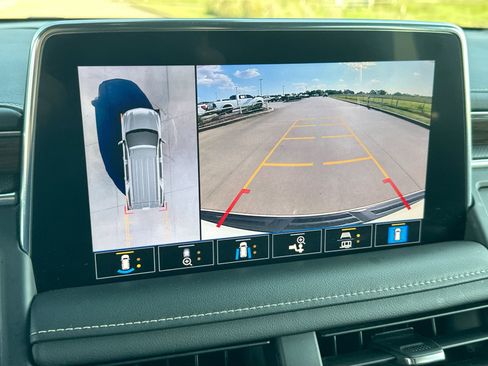 Used 2021 Chevrolet Tahoe Premier w/ Premium Package image 17