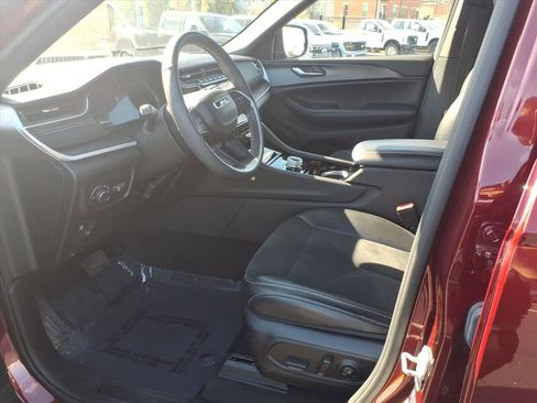 Used 2023 Jeep Grand Cherokee L Altitude image 13