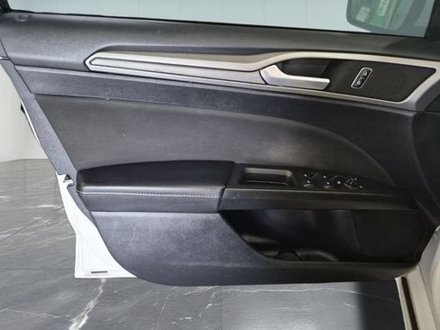 Used 2020 Ford Fusion SE FWD image 14