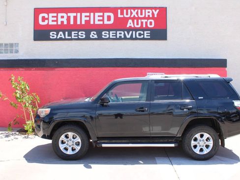 Used 2017 Toyota 4Runner SR5 AWD/4WD image 2