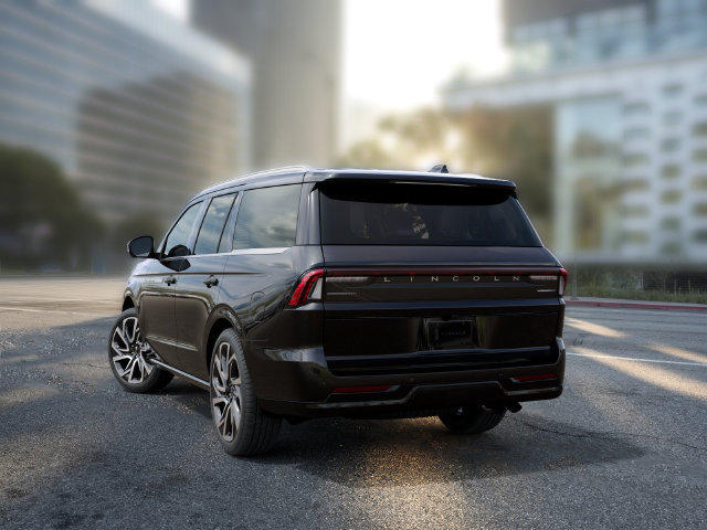 New 2027 Lincoln Navigator Reserve AWD/4WD image 9