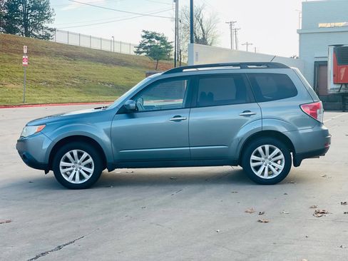 Used 2011 Subaru Forester 2.5X Premium image 3