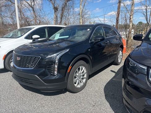 Used 2023 Cadillac XT4 Luxury w/ Cold Weather Package image 1