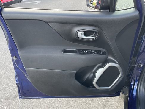 Used 2021 Jeep Renegade Latitude image 14