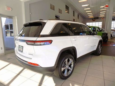 New 2026 Jeep Grand Cherokee Limited w/ Luxury Tech Group II RWD image 10