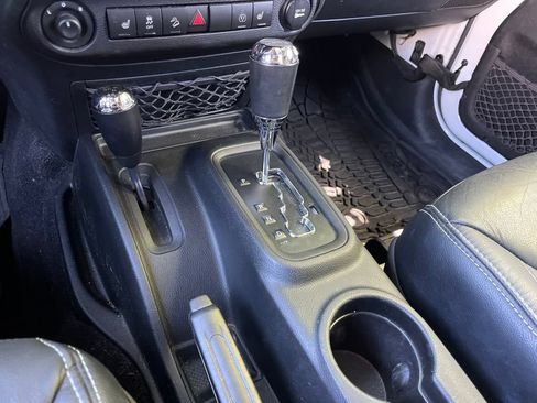 Used 2017 Jeep Wrangler Rubicon AWD/4WD image 32