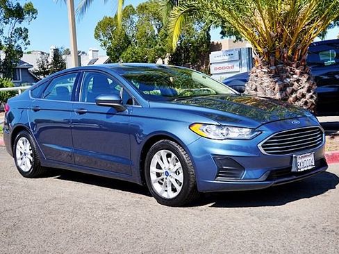 Used 2019 Ford Fusion SE FWD image 2
