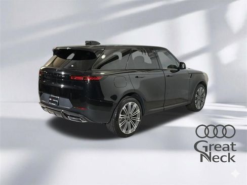 Used 2025 Land Rover Range Rover Sport SE AWD/4WD image 10