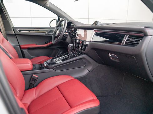 Certified 2026 Porsche Macan Turbo AWD/4WD image 26