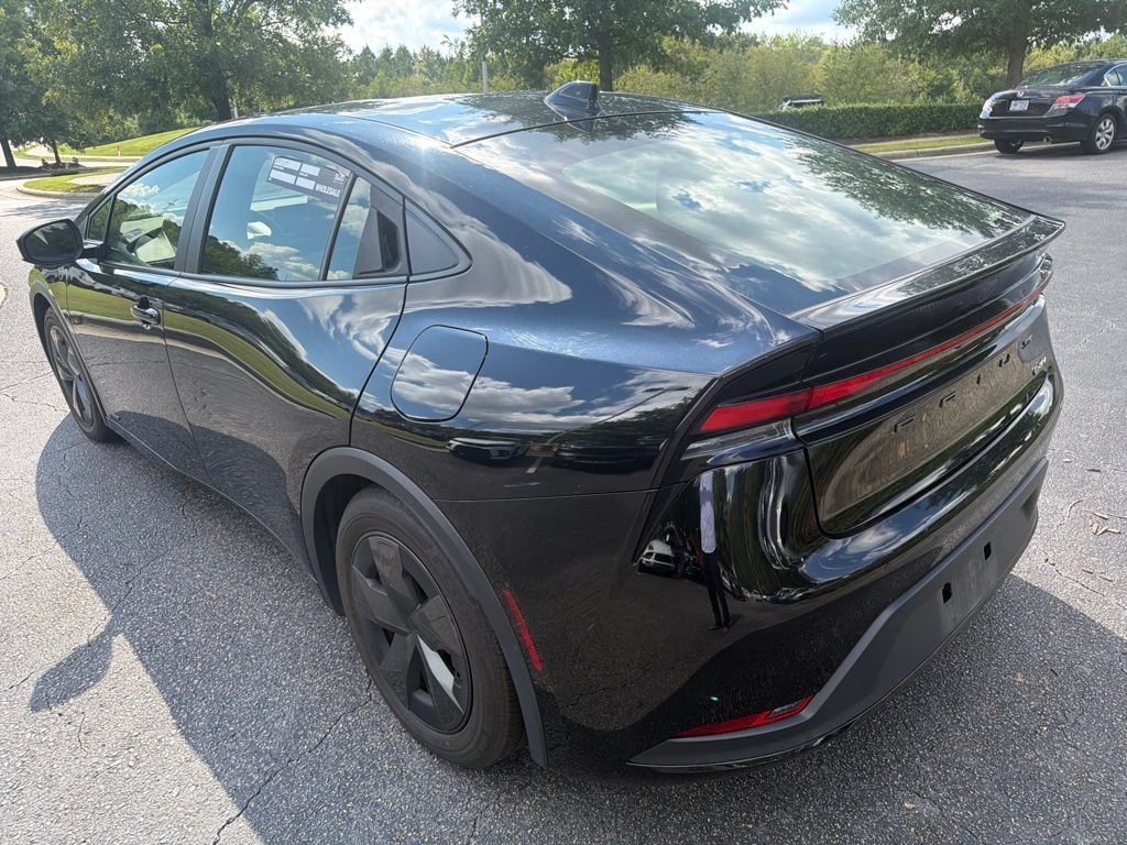 Used 2025 Toyota Prius LE AWD/4WD image 7