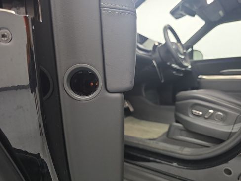 Used 2024 Rivian R1S Adventure AWD/4WD image 32