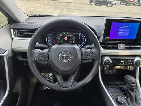 Certified 2025 Toyota RAV4 XLE image 22
