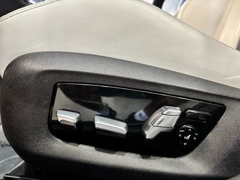 Used 2023 BMW M5 image 17