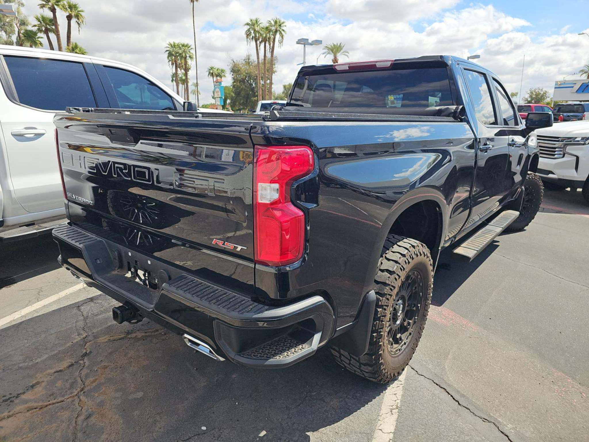 Used 2022 Chevrolet Silverado 1500 RST w/ Z71 Off-Road Package AWD/4WD image 3