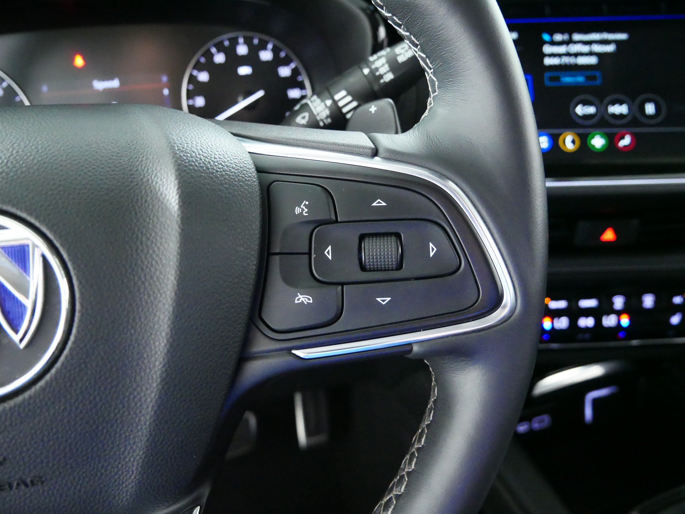 Used 2023 Buick Envision Preferred FWD image 28