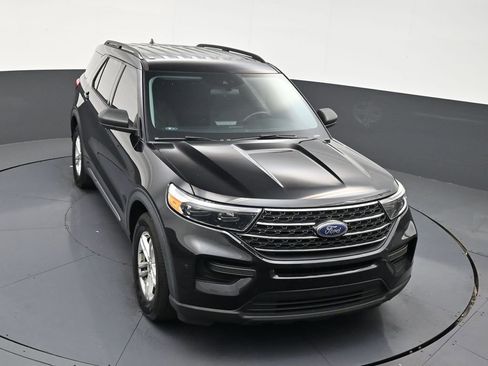 Used 2021 Ford Explorer XLT image 18