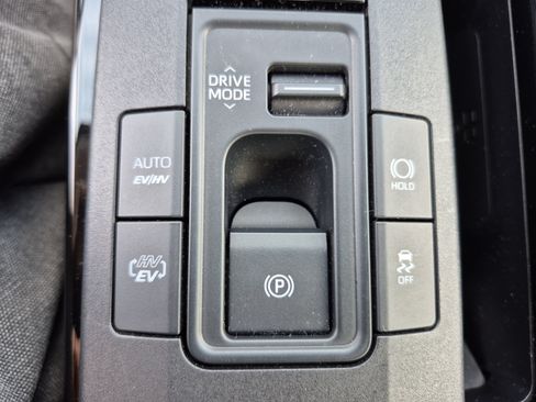 Used 2026 Toyota Prius Plug-In Hybrid FWD image 33