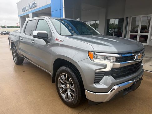 Used 2023 Chevrolet Silverado 1500 LT w/ Z71 Off-Road Package AWD/4WD image 9