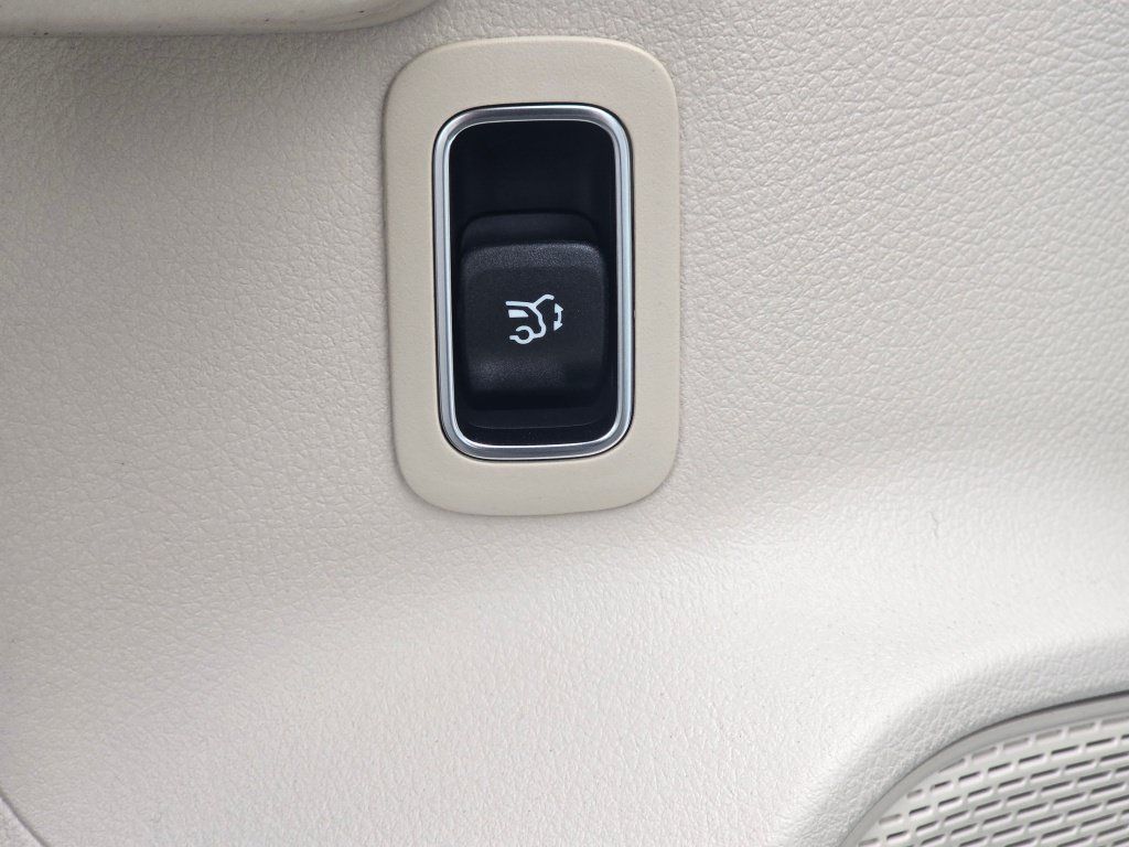 New 2026 Mercedes-Benz GLB 250 4MATIC image 35