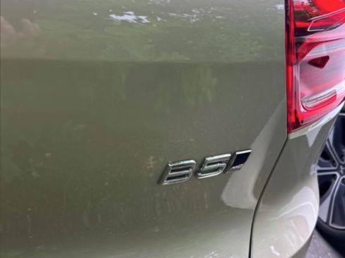 Certified 2025 Volvo XC40 B5 Plus AWD/4WD image 8