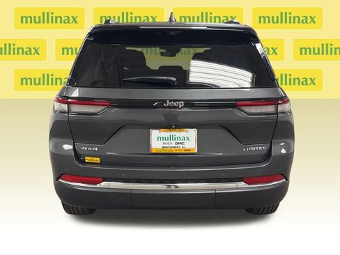 Used 2022 Jeep Grand Cherokee Limited w/ Luxury Tech Group II AWD/4WD image 18
