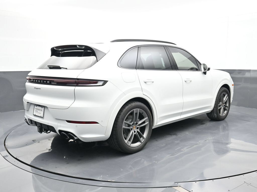 Certified 2025 Porsche Cayenne AWD/4WD image 22