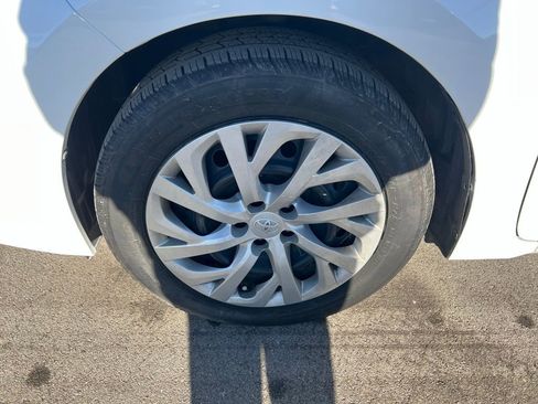 Used 2019 Toyota Corolla LE image 11