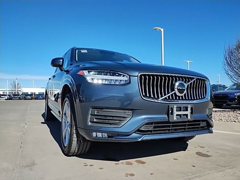 Used 2022 Volvo XC90 T6 Momentum image 4