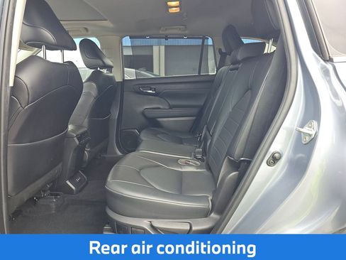 Used 2022 Toyota Highlander XLE FWD image 8