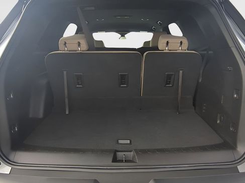 Used 2023 Chevrolet Traverse LS FWD image 9