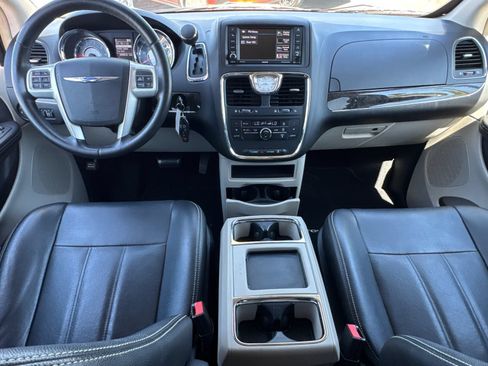 Used 2014 Chrysler Town & Country Touring FWD image 12