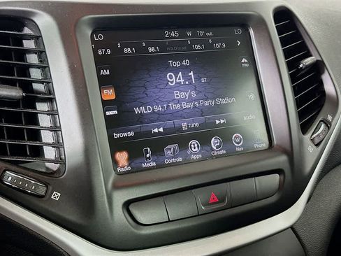 Used 2015 Jeep Cherokee Trailhawk w/ Comfort/Convenience Group image 17