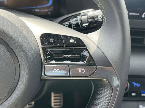 Certified 2025 Hyundai Elantra Sport image 18