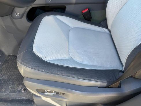 Used 2023 Land Rover Defender 130 X-Dynamic SE image 17