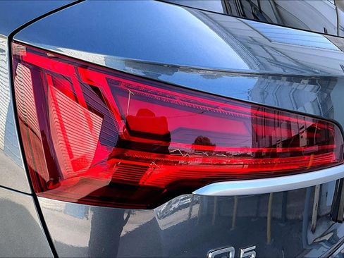 Used 2022 Audi Q5 e Premium Plus image 30