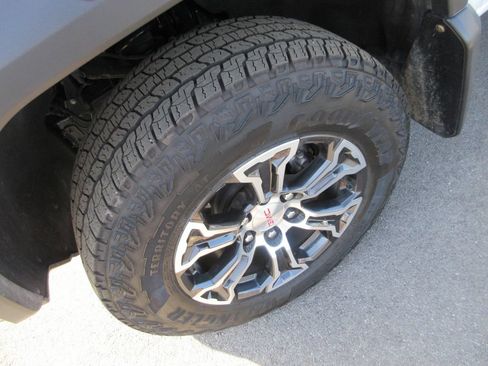 Certified 2024 GMC Canyon AT4 AWD/4WD image 13