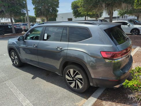 Used 2025 Volkswagen Atlas SE FWD image 3