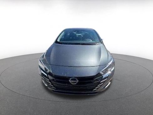 Used 2025 Nissan Versa SV image 3