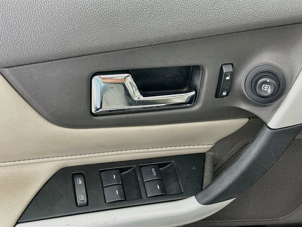 Used 2012 Ford Edge SEL FWD image 21