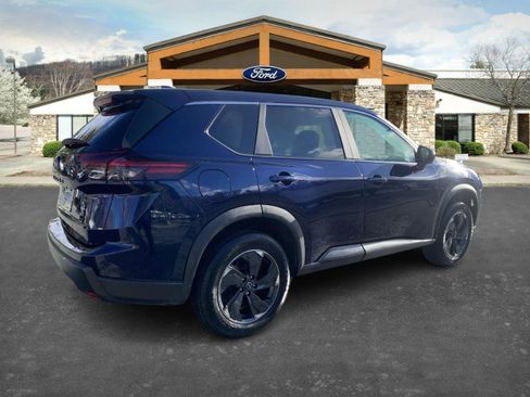 Used 2024 Nissan Rogue SV image 5