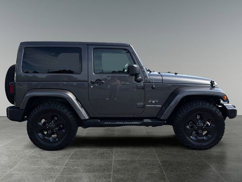 Used 2018 Jeep Wrangler Sahara w/ Connectivity Group AWD/4WD image 11