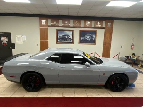 Used 2021 Dodge Challenger SRT Hellcat image 8
