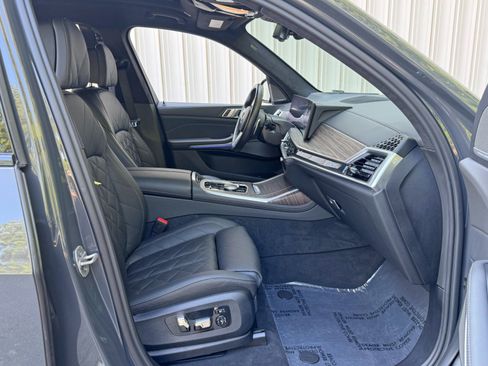 Used 2023 BMW X7 xDrive40i w/ M Sport Package AWD/4WD image 16