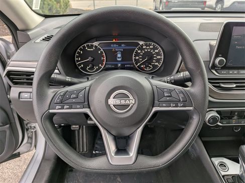 Used 2024 Nissan Altima 2.5 SV image 21