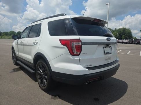 Used 2018 Ford Explorer XLT w/ Equipment Group 202A AWD/4WD image 15