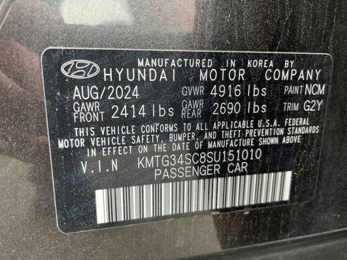 Used 2025 Genesis G70 2.5T image 32