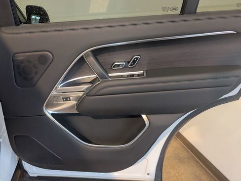 Used 2025 Land Rover Range Rover Long Wheelbase SE image 30